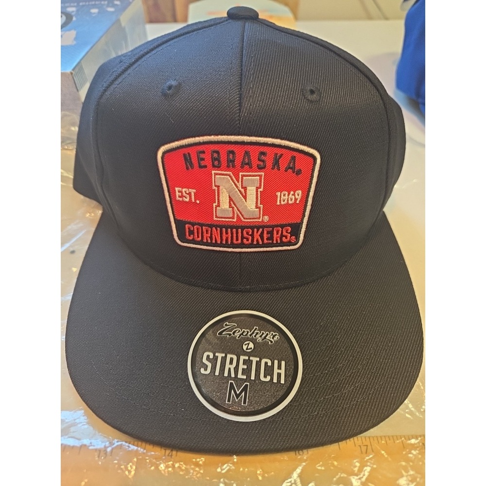 Zephyr Stretch Nebraska Cornhuskers Medium New Switchback